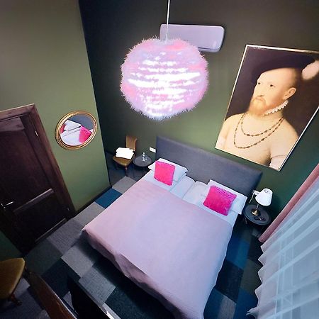 Broken Bed Hootel Каунас Екстериор снимка