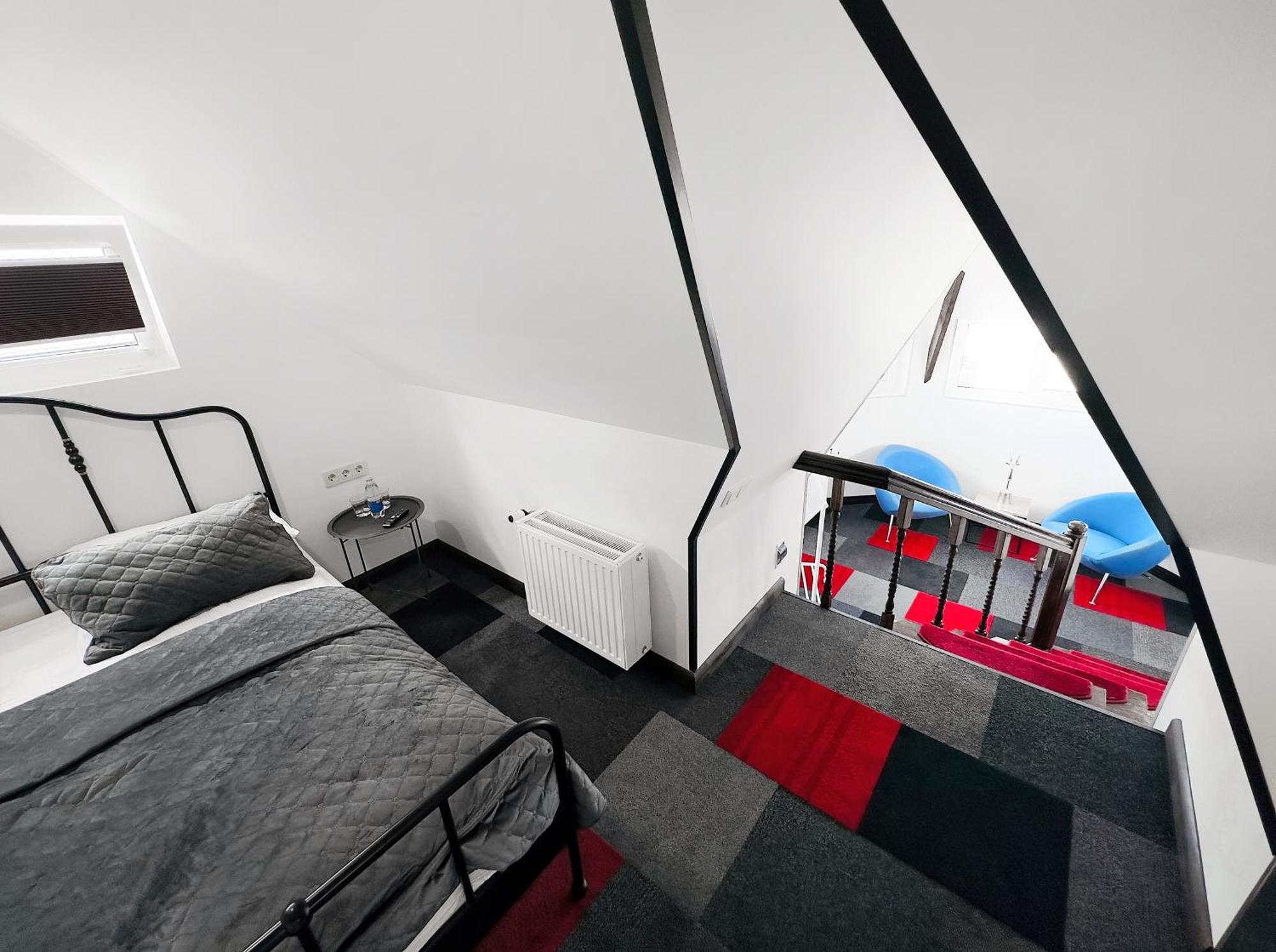 Broken Bed Hootel Каунас Екстериор снимка