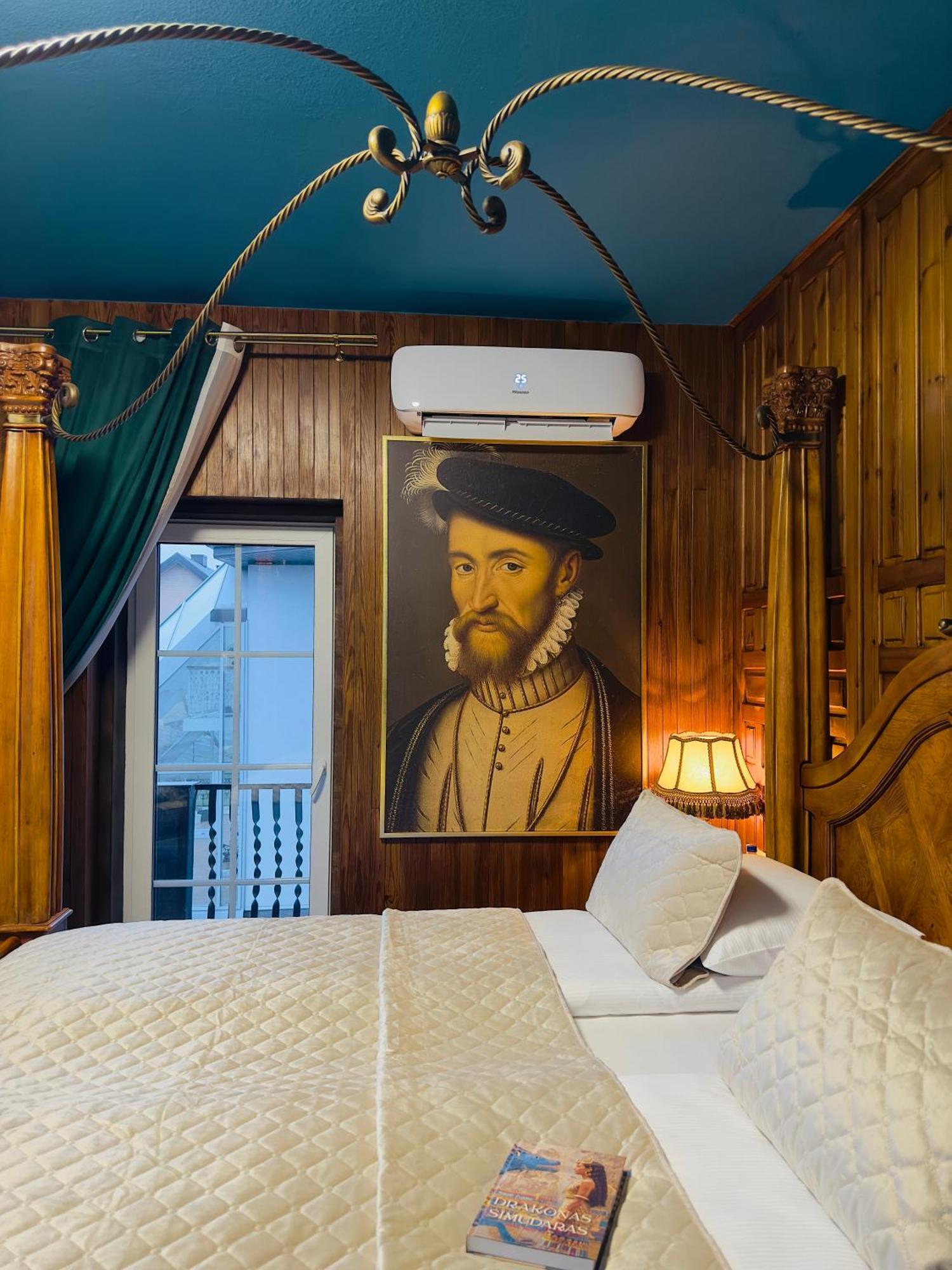 Broken Bed Hootel Каунас Екстериор снимка