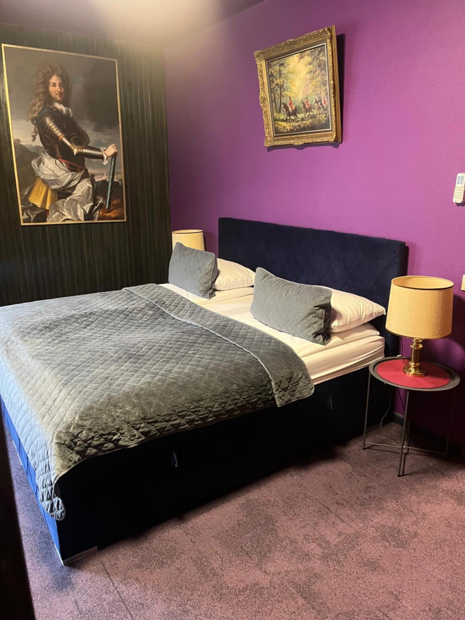 Broken Bed Hootel Каунас Екстериор снимка