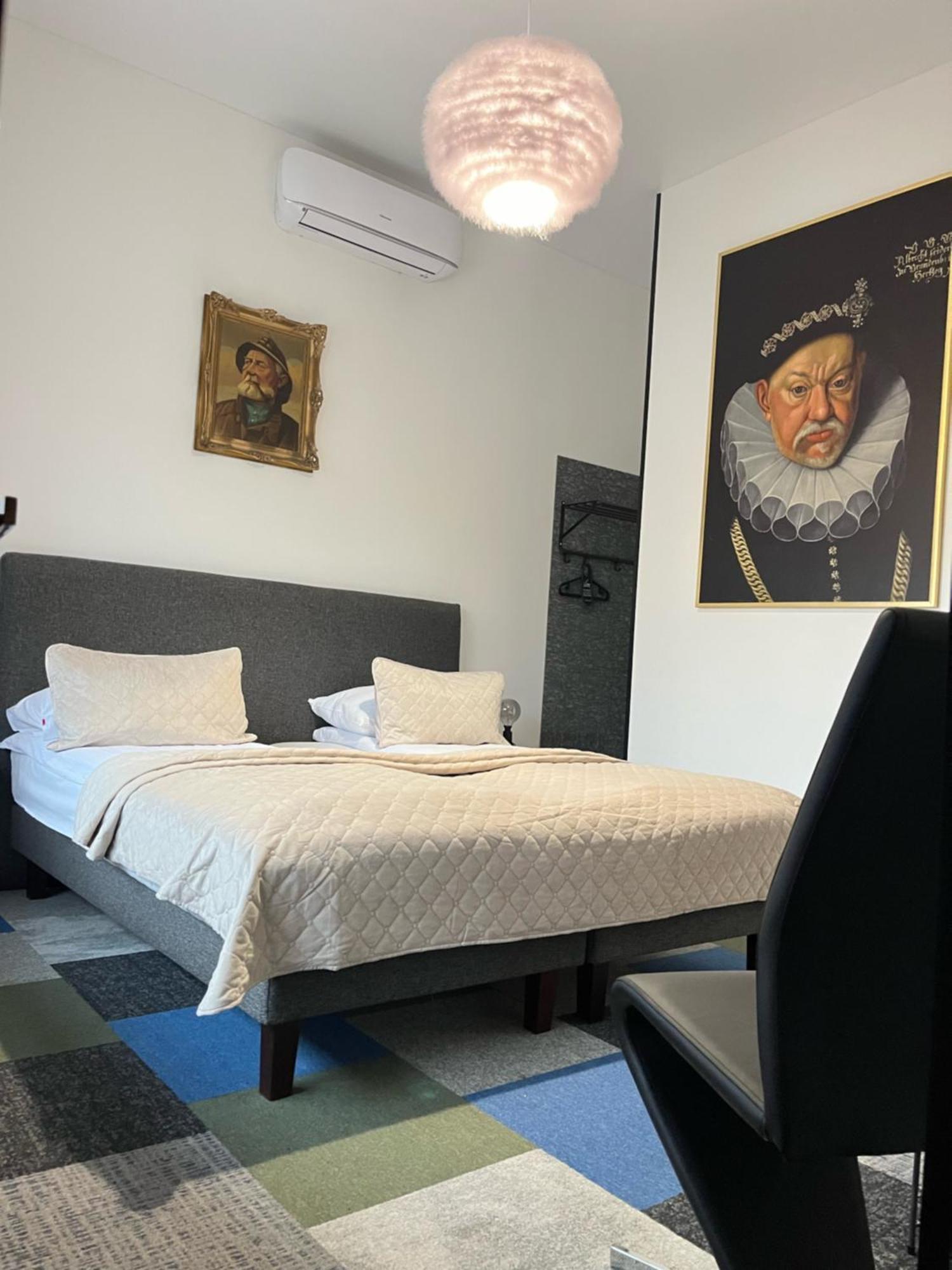 Broken Bed Hootel Каунас Екстериор снимка