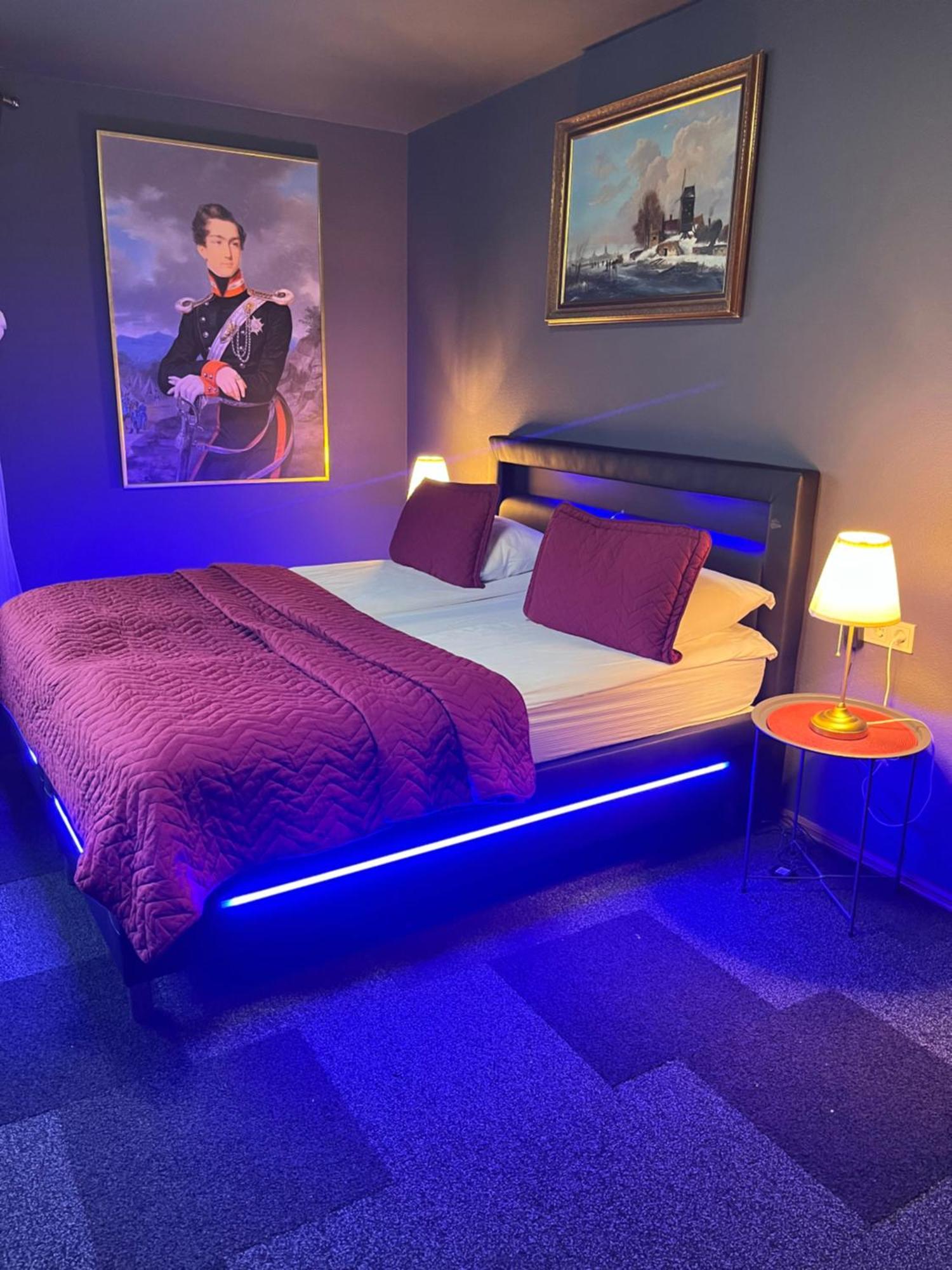 Broken Bed Hootel Каунас Екстериор снимка